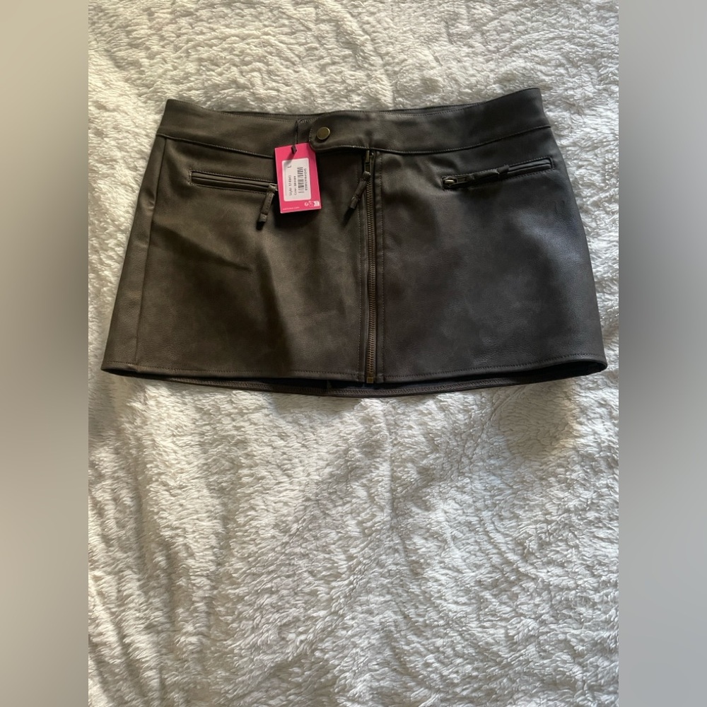 ❌SOLD ❌ NWT Edikted Ziva Faux Leather Mini Skirt - Picture 2 of 5